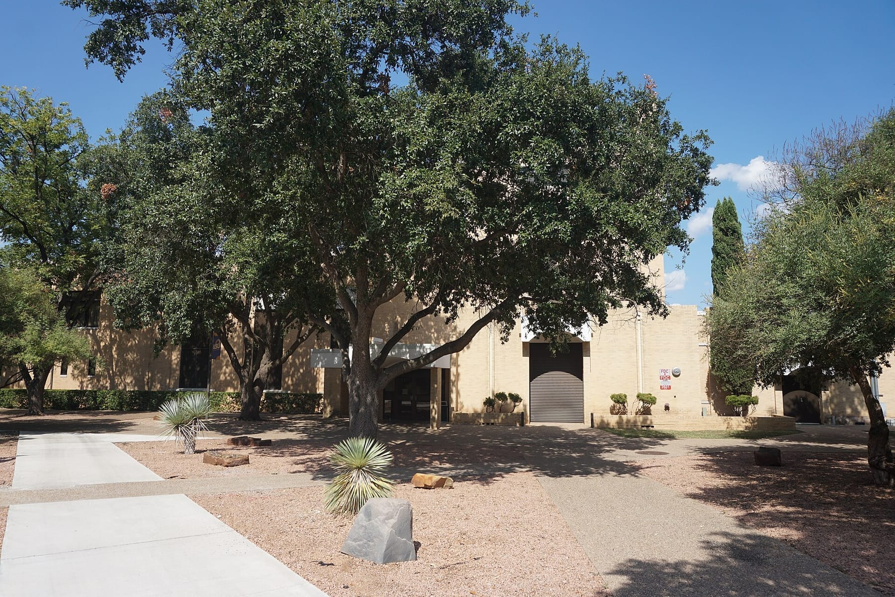 Angelo State University September 2019 06 (Mayer Administration Building) (photograph from the Wikimedia Commons category Angelo State University)