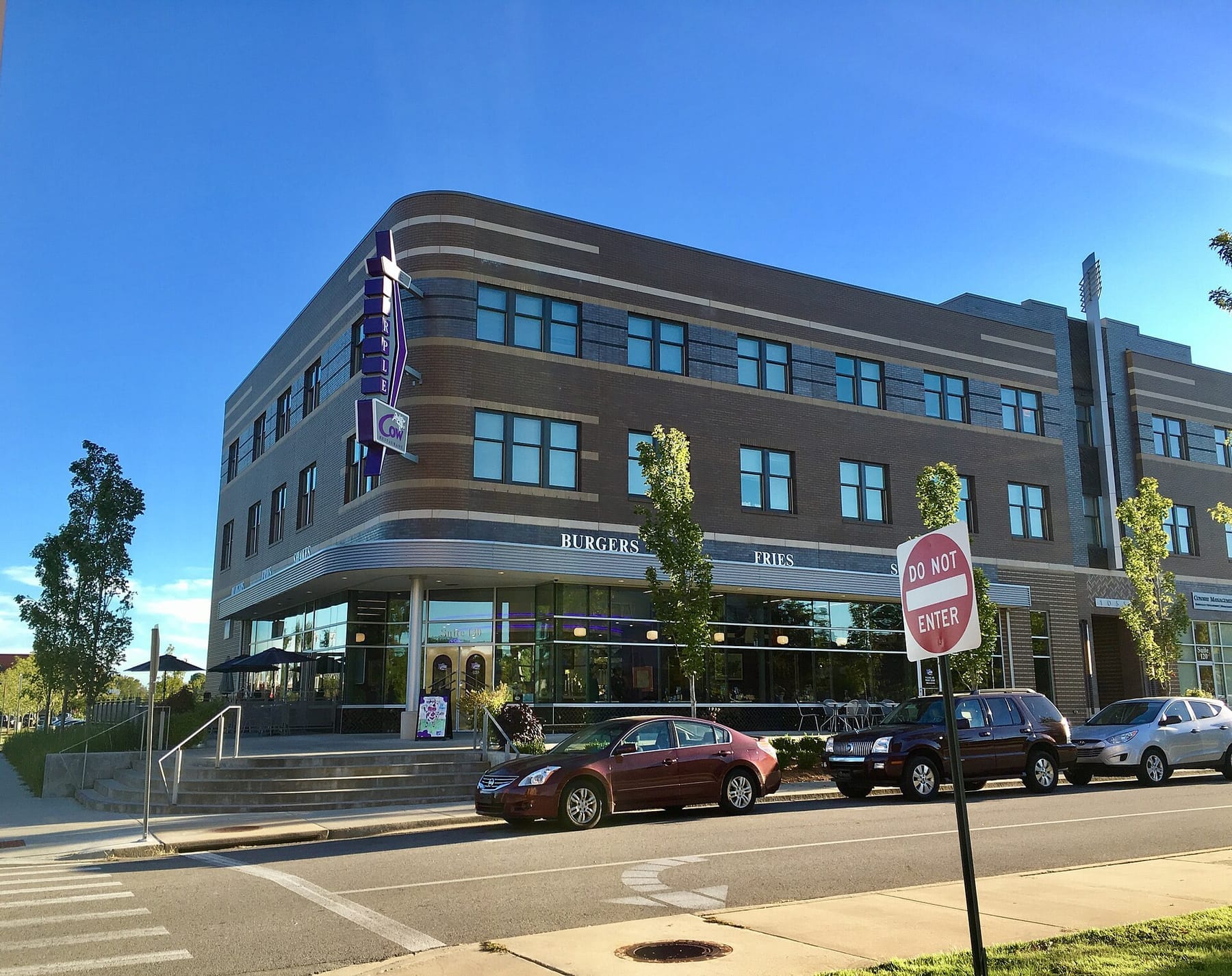 Hendrix Village Building2 (photograph from the Wikimedia Commons category Hendrix College)