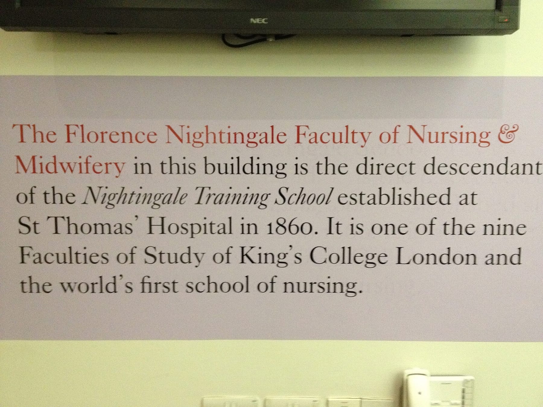 Mural inscription - Nightingale School of Nursing2 (photograph from the Wikimedia Commons category King's College London)