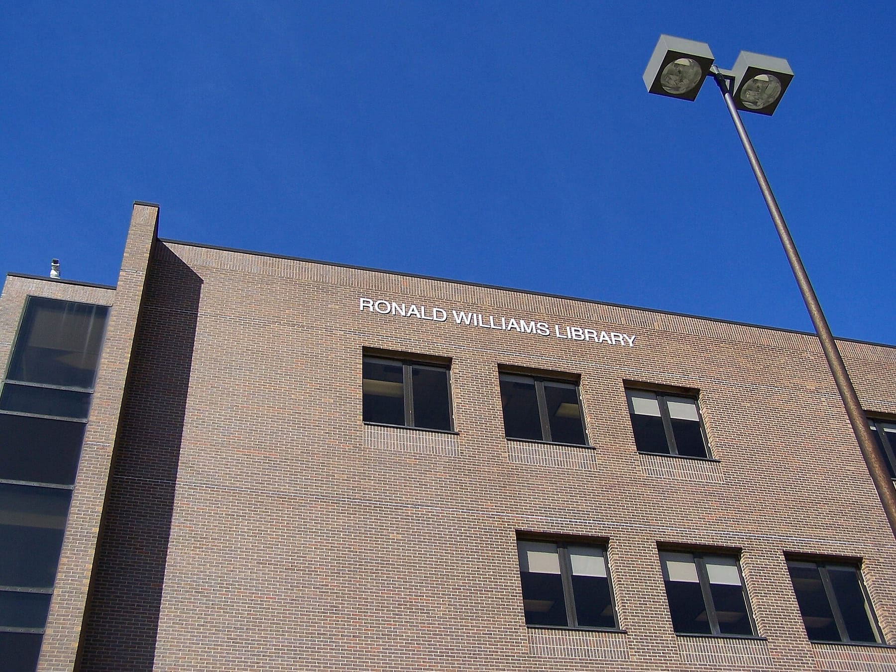 NEIU Library (117983928) (photograph from the Wikimedia Commons category Northeastern Illinois University)