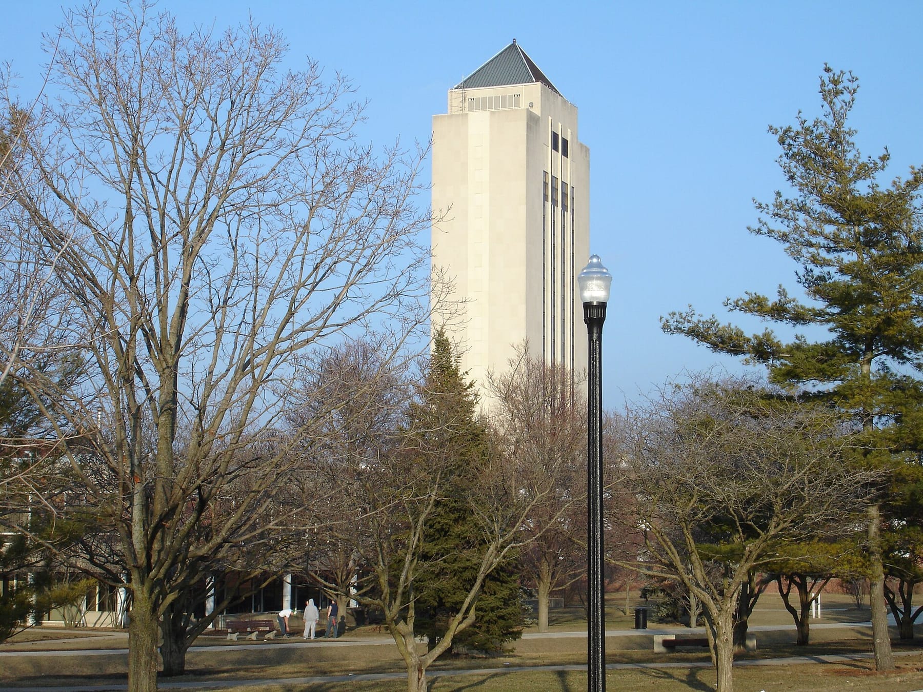 Hotel tower other side (photograph from the Wikimedia Commons category Northern Illinois University)