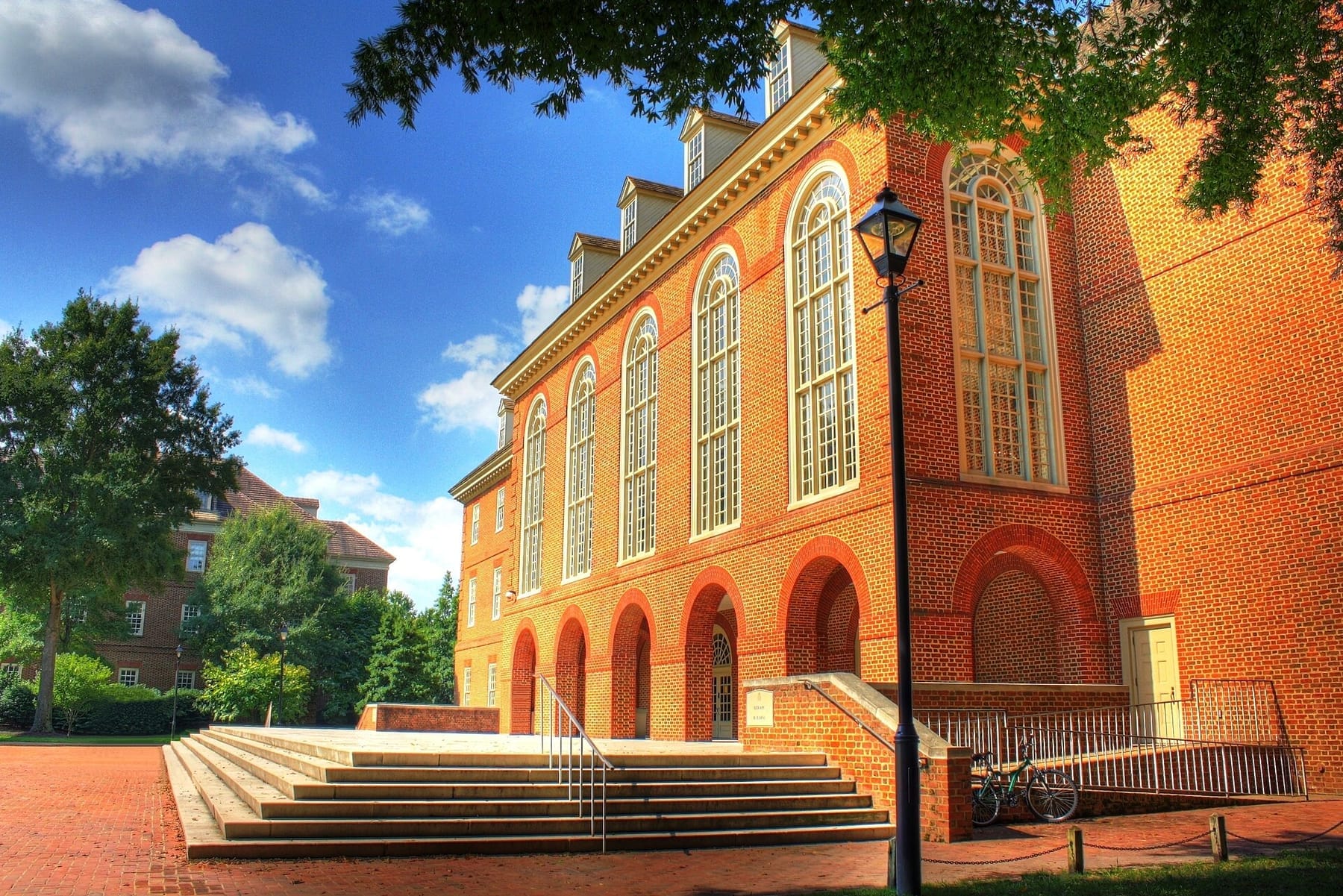 Regent University Library (photograph from the Wikimedia Commons category Regent University)