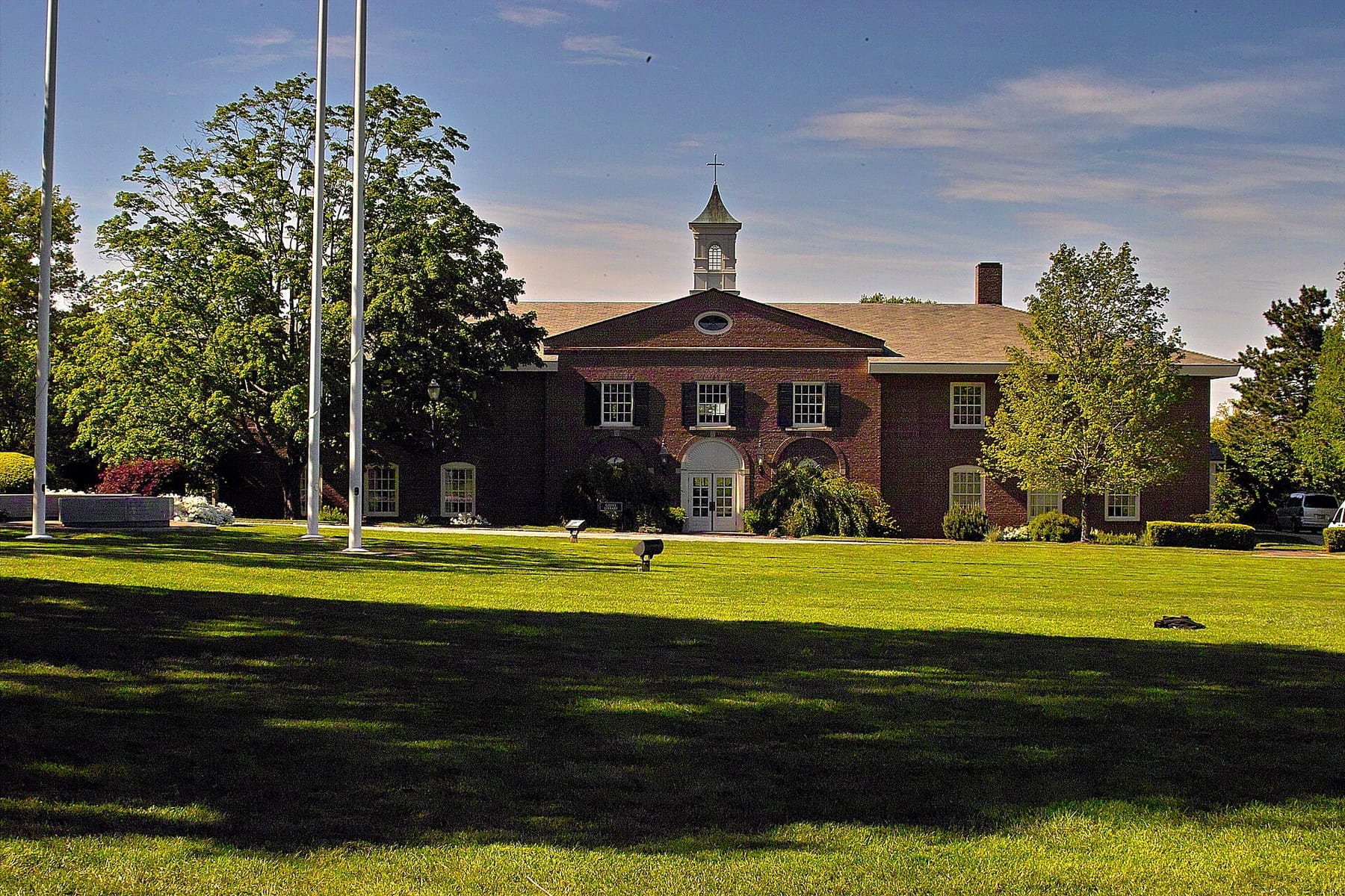 Geisel SAC Library (photograph from the Wikimedia Commons category Saint Anselm College)