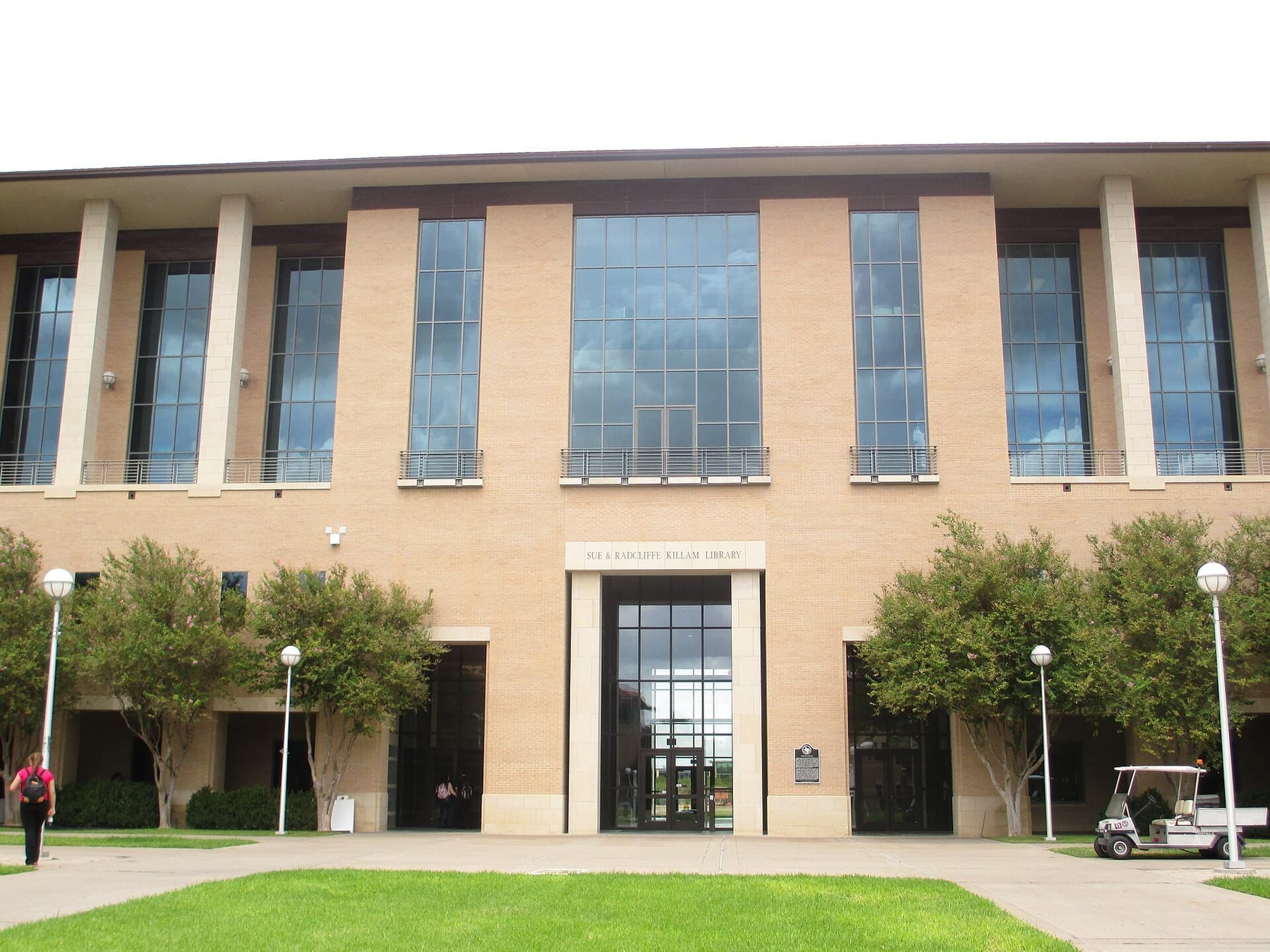 Sue and Radcliffe Killam Library, TAMIU, Laredo, TX IMG 5427 (photograph from the Wikimedia Commons category Texas A&M International University)