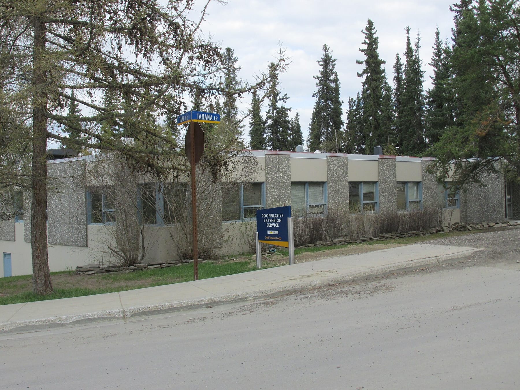 Cooperative Extension Service building, University of Alaska Fairbanks (photograph from the Wikimedia Commons category University of Alaska Fairbanks)