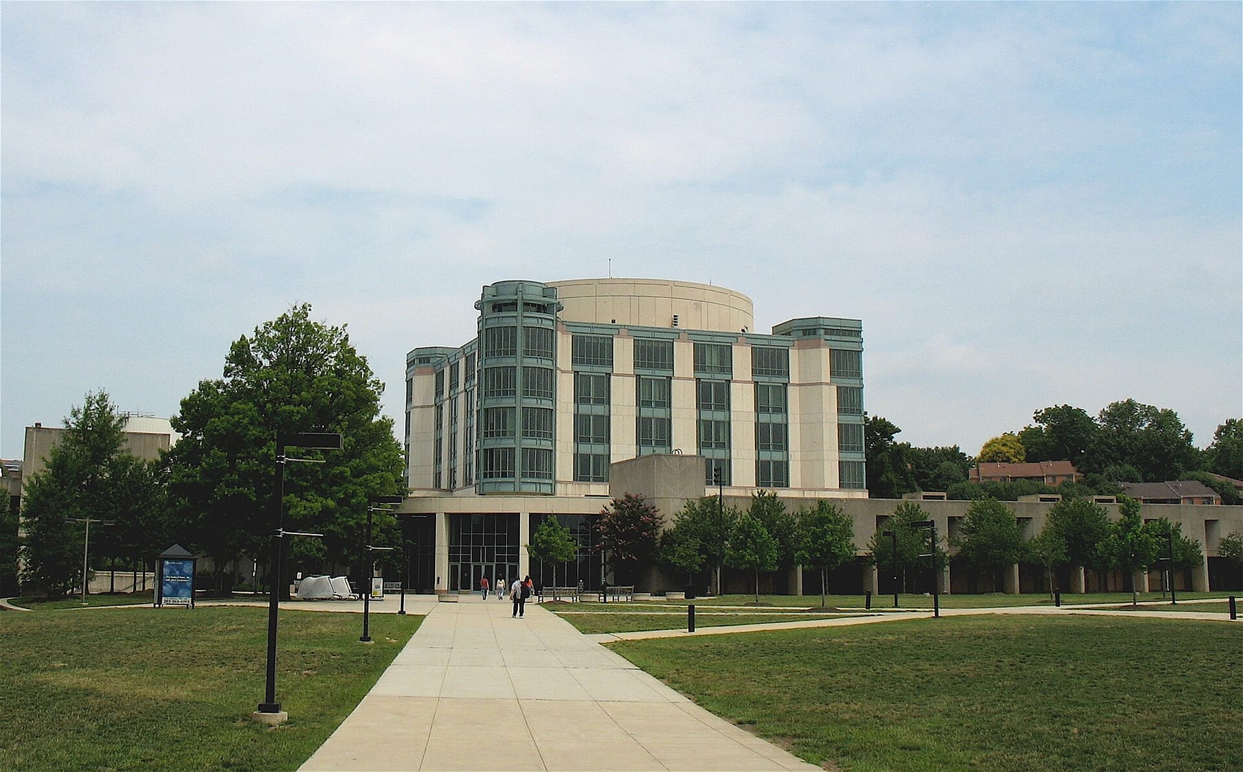 Albin O. Kuhn Library, UMBC Campus (photograph from the Wikimedia Commons category University of Maryland, Baltimore County)