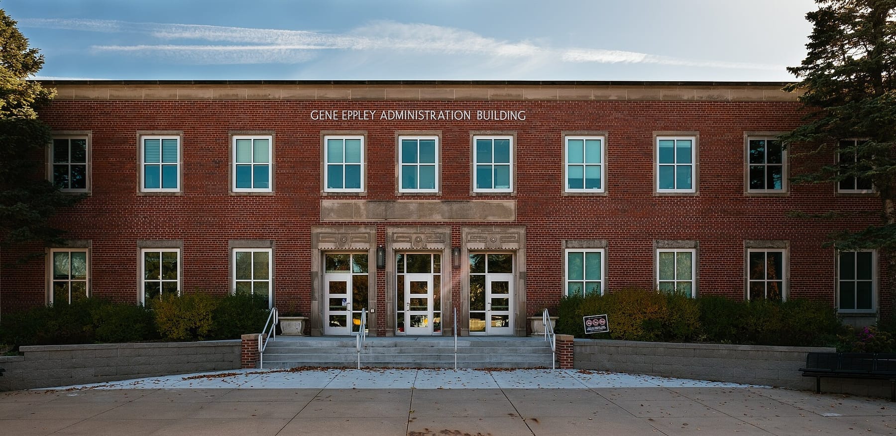 UNO Gene Eppley Administration Building (photograph from the Wikimedia Commons category University of Nebraska at Omaha)