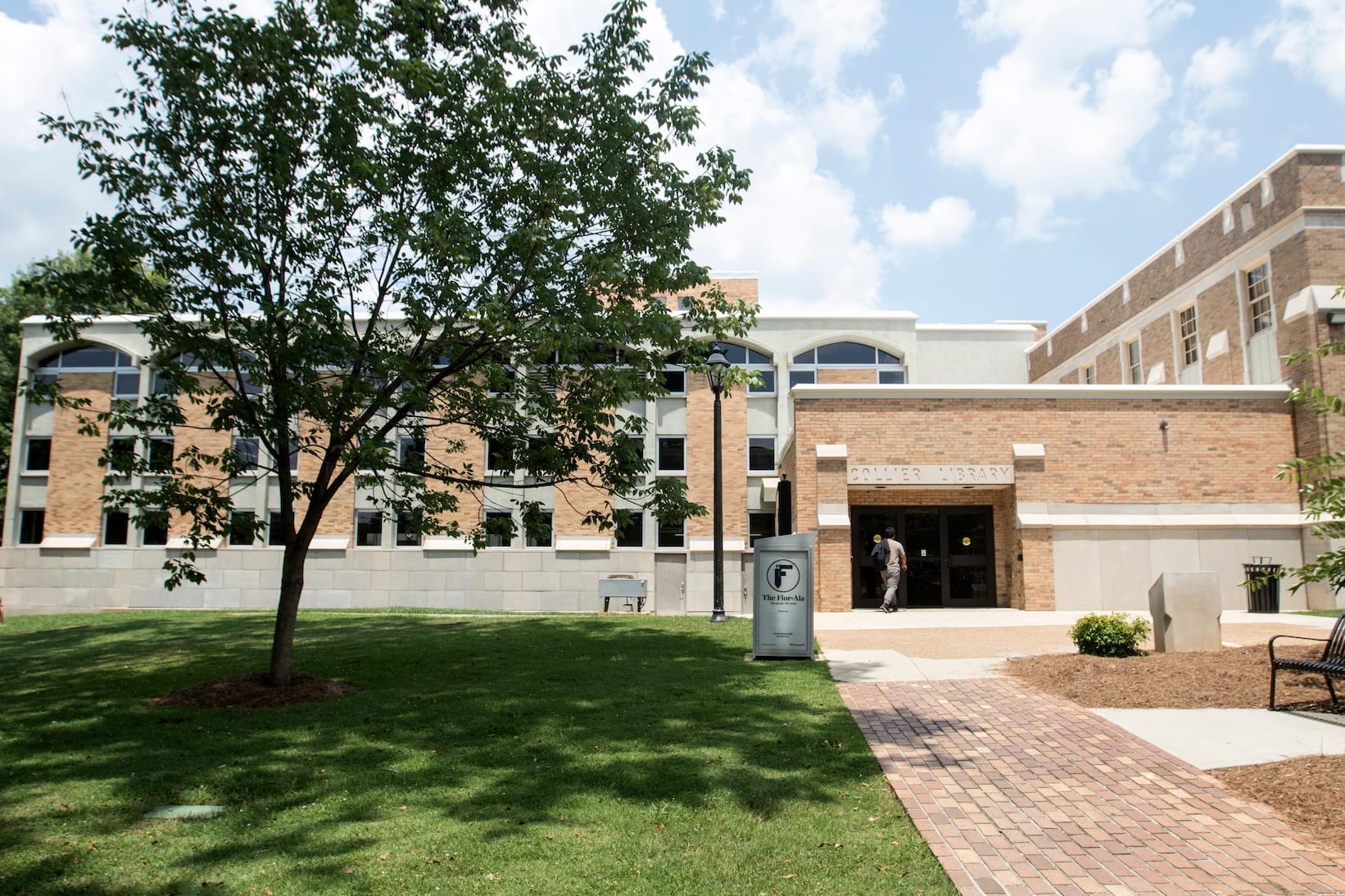 Collier library una (photograph from the Wikimedia Commons category University of North Alabama)