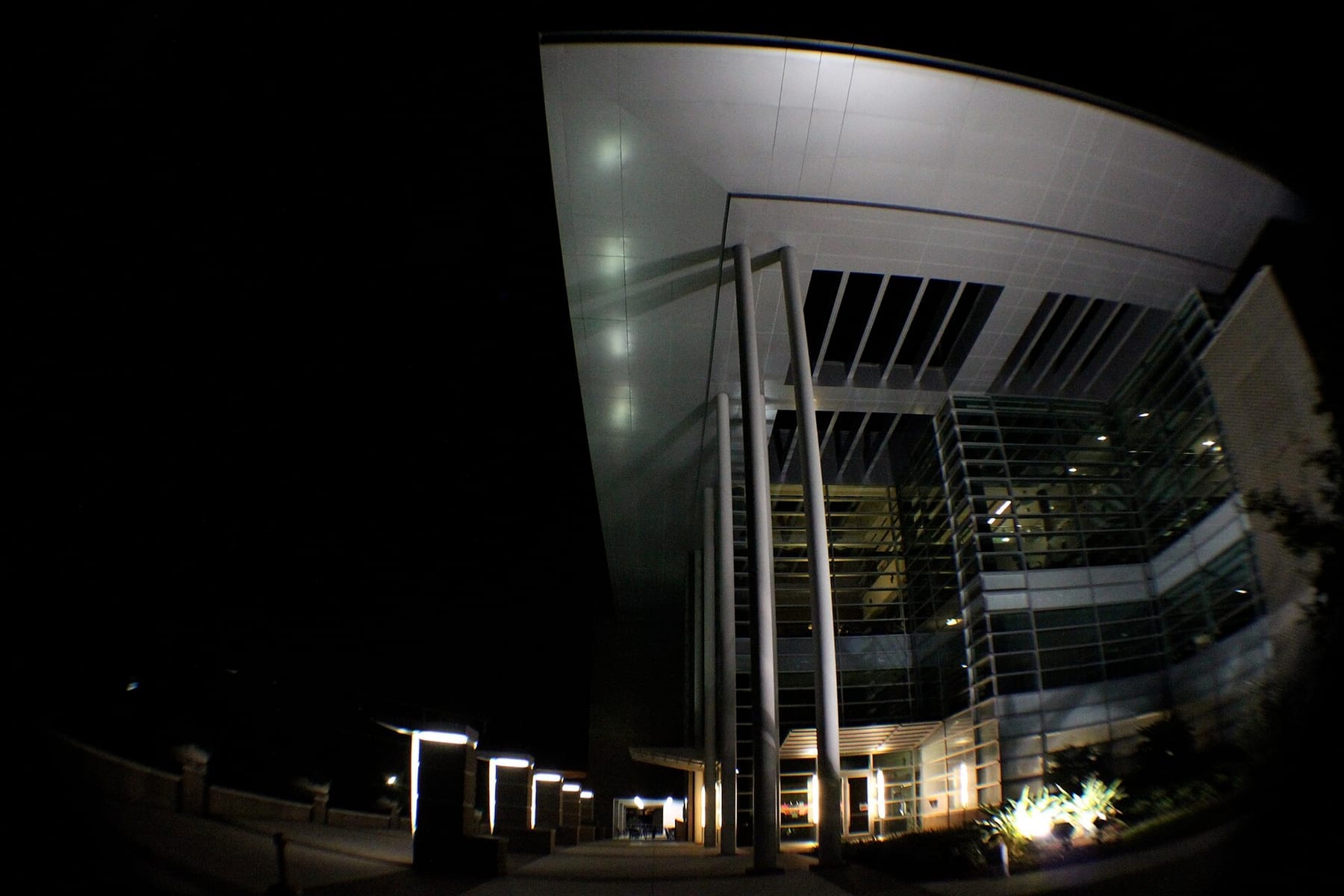 Carpenter library UNF (photograph from the Wikimedia Commons category University of North Florida)