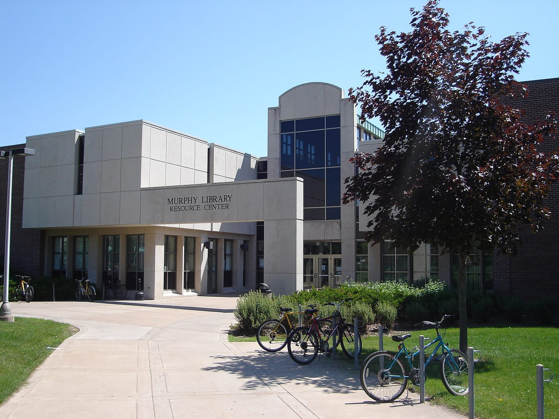 Murphylibrary (photograph from the Wikimedia Commons category University of Wisconsin-La Crosse)